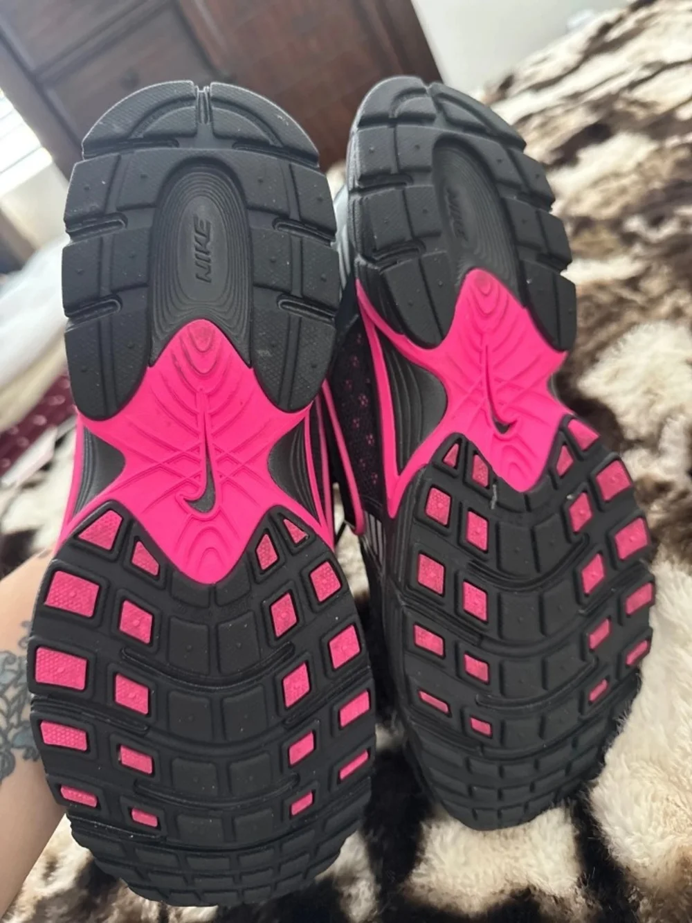 Nike Women’s Black & Hot Pink Athletic Sneakers